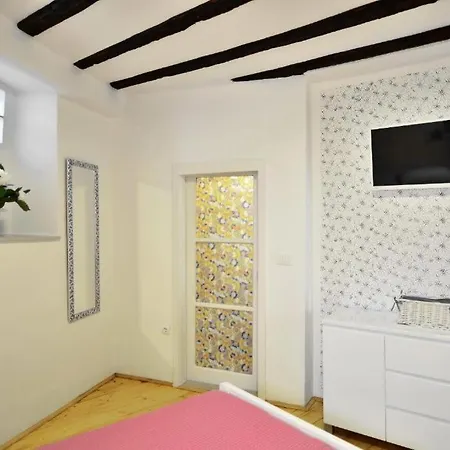 Apartment Marigold Stone House