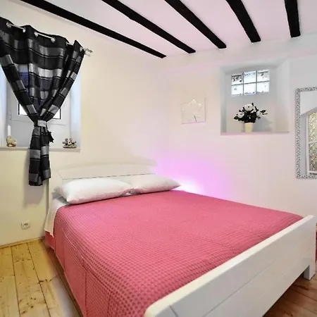 Marigold Stone House Apartment