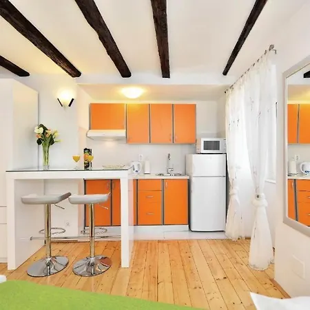 Apartment Marigold Stone House Split