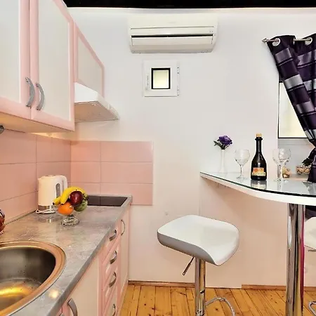 Apartment Marigold Stone House *