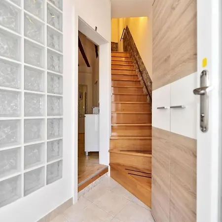 Apartamento Marigold Stone House Split