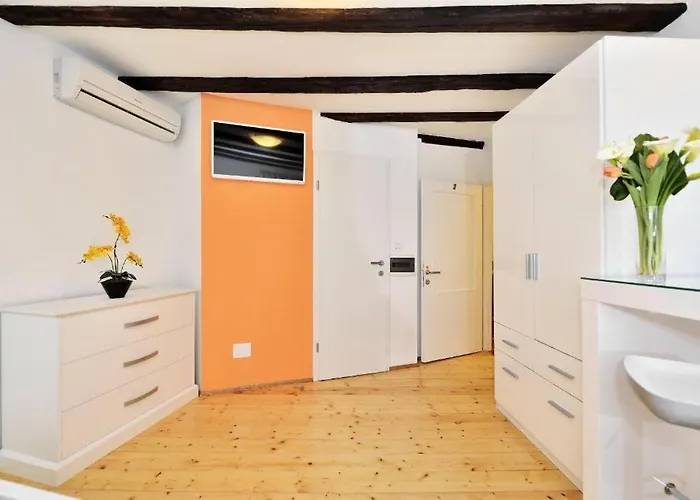 Marigold Stone House * سبليت