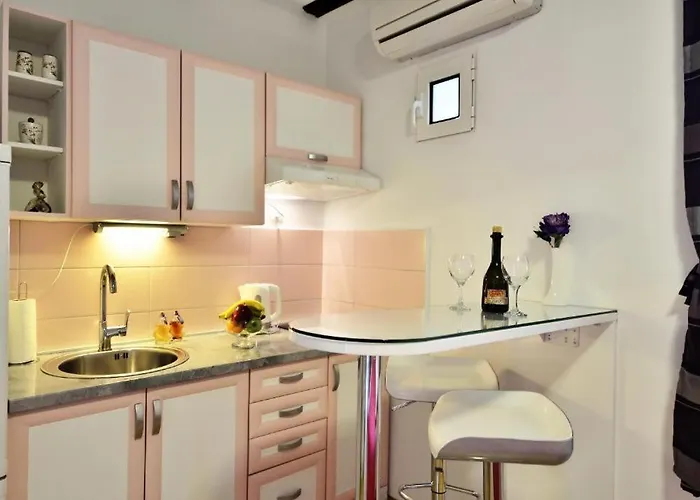 Marigold Stone House شقة